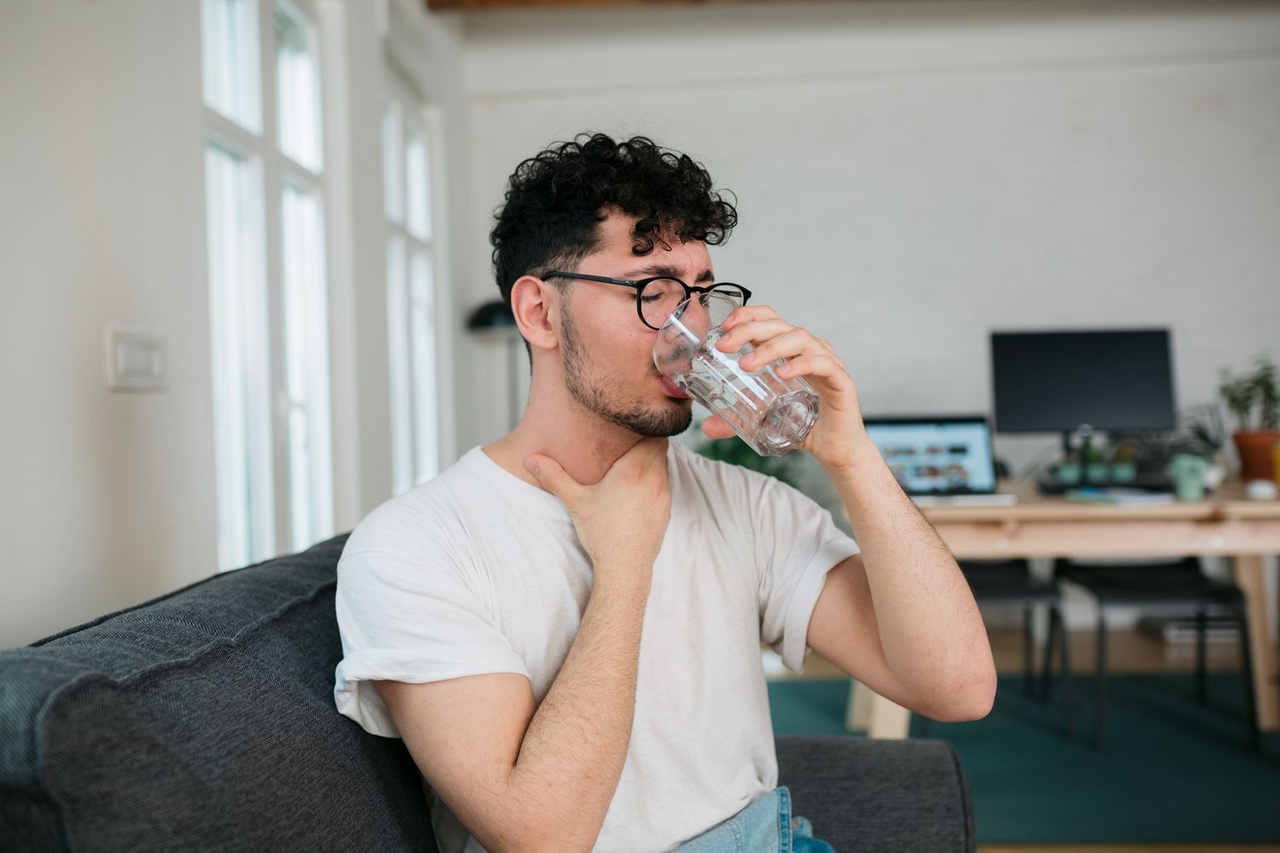 چرا احساس می‌کنید غذا در گلویتان گیر کرده است؟