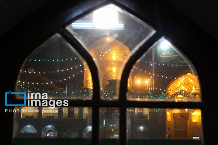 حال و هوای حرم رضوی در شب میلاد امام علی(ع)