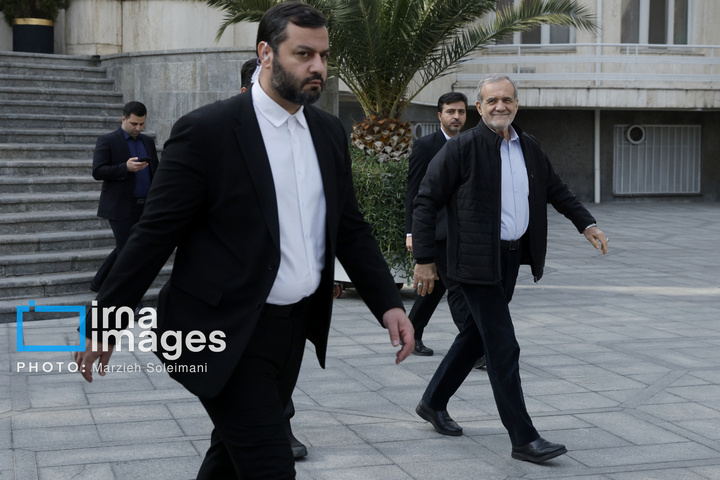 اعضای هیئت دولت در جمع خبرنگاران - ۲۶ دی ۱۴۰۳