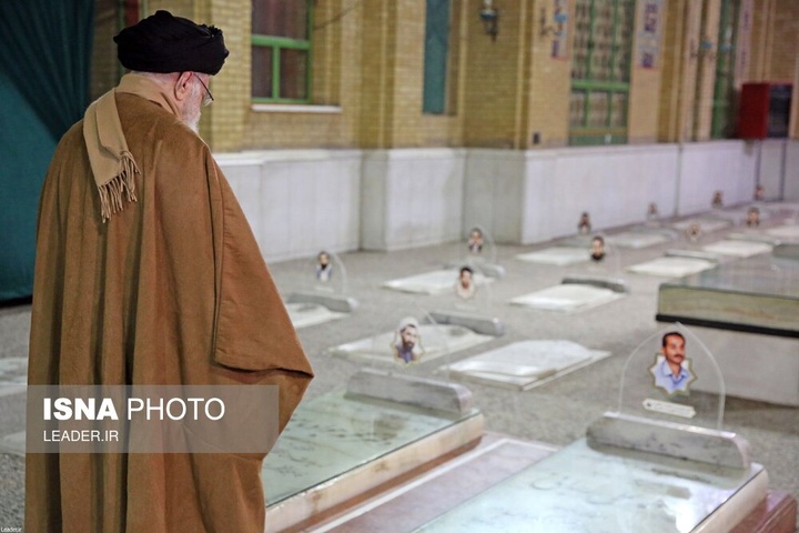 حضور رهبر انقلاب اسلامی در مرقد بنیانگذار جمهوری اسلامی ایران و مزار شهدا