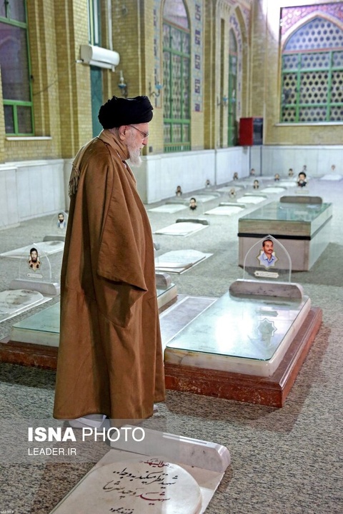 حضور رهبر انقلاب اسلامی در مرقد بنیانگذار جمهوری اسلامی ایران و مزار شهدا