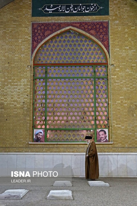 حضور رهبر انقلاب اسلامی در مرقد بنیانگذار جمهوری اسلامی ایران و مزار شهدا
