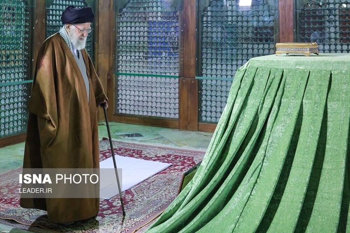 حضور رهبر انقلاب اسلامی در مرقد بنیانگذار جمهوری اسلامی ایران و مزار شهدا