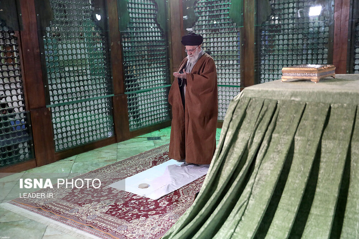 حضور رهبر انقلاب اسلامی در مرقد بنیانگذار جمهوری اسلامی ایران و مزار شهدا