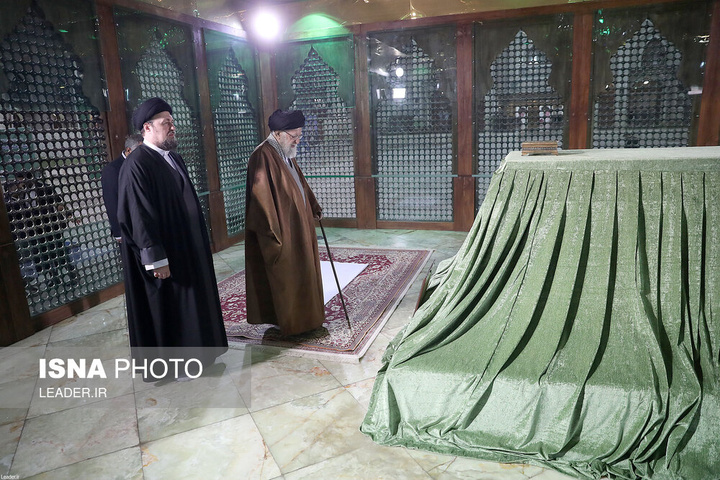 حضور رهبر انقلاب اسلامی در مرقد بنیانگذار جمهوری اسلامی ایران و مزار شهدا