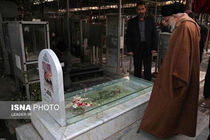 حضور رهبر انقلاب اسلامی در مرقد بنیانگذار جمهوری اسلامی ایران و مزار شهدا