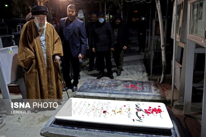 حضور رهبر انقلاب اسلامی در مرقد بنیانگذار جمهوری اسلامی ایران و مزار شهدا