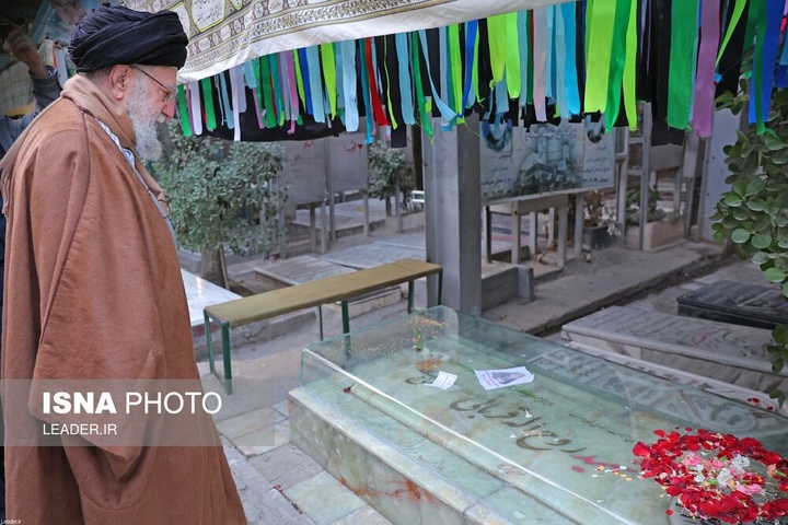 حضور رهبر انقلاب اسلامی در مرقد بنیانگذار جمهوری اسلامی ایران و مزار شهدا
