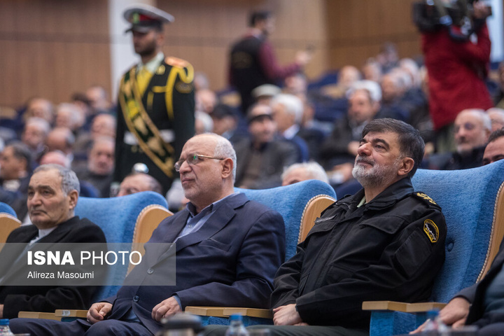 گردهمایی سروقامتان انقلاب اسلامی