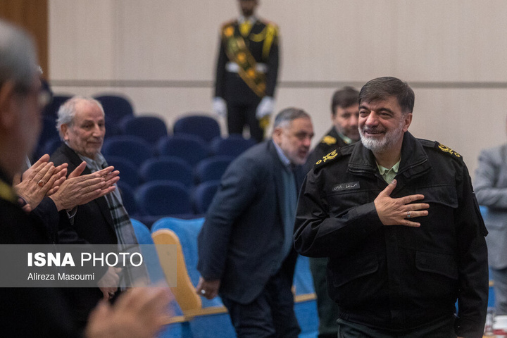 گردهمایی سروقامتان انقلاب اسلامی