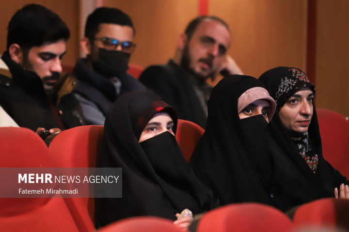 آیین رونمایی از کتاب «سفیر نور»