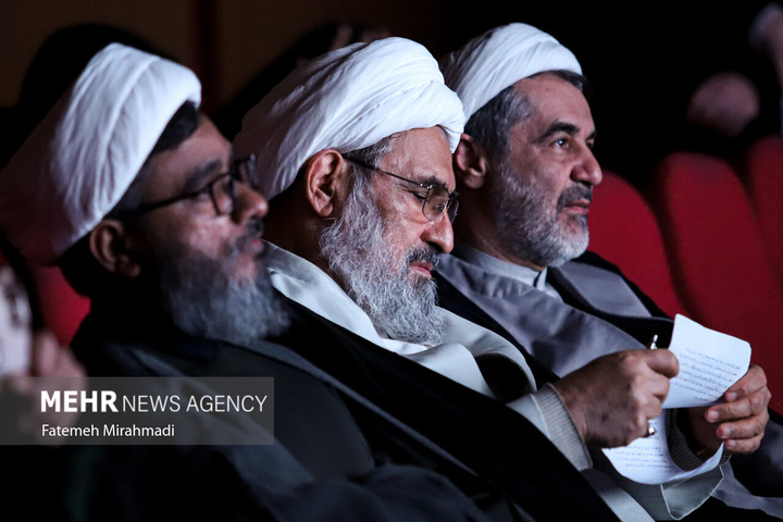 آیین رونمایی از کتاب «سفیر نور»
