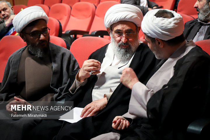 آیین رونمایی از کتاب «سفیر نور»