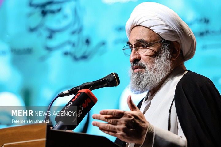 آیین رونمایی از کتاب «سفیر نور»