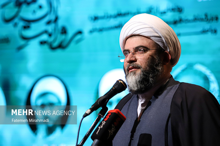 آیین رونمایی از کتاب «سفیر نور»