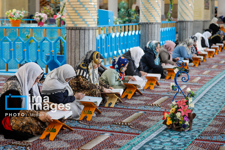 جزء خوانی قرآن کریم در مسجد جامع سنندج