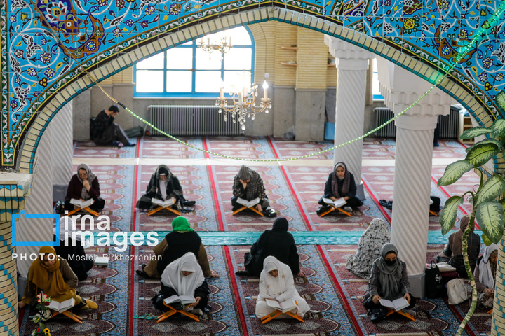 جزء خوانی قرآن کریم در مسجد جامع سنندج
