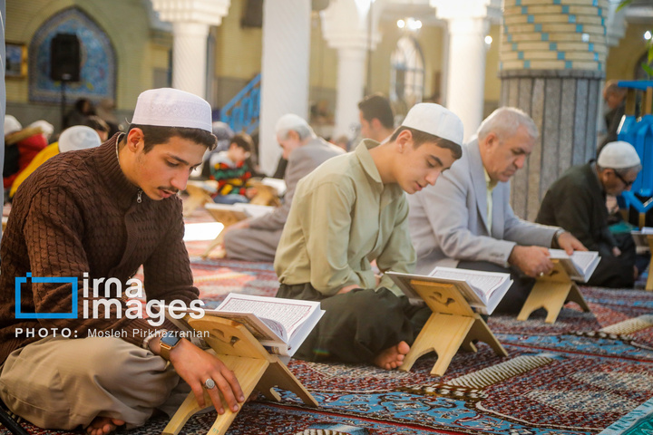 جزء خوانی قرآن کریم در مسجد جامع سنندج