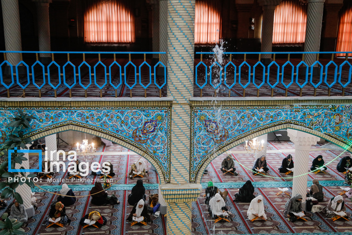 جزء خوانی قرآن کریم در مسجد جامع سنندج