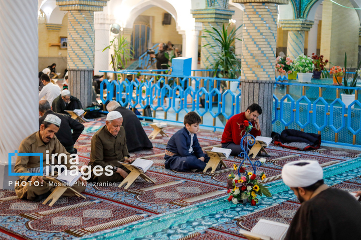جزء خوانی قرآن کریم در مسجد جامع سنندج