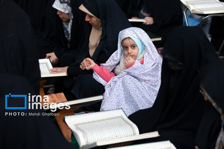 جزء خوانی قرآن در حرم امام رضا علیه‌السلام