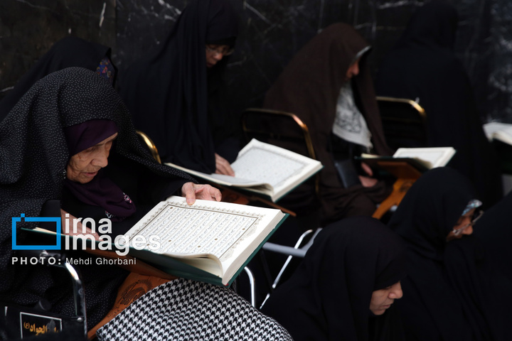 جزء خوانی قرآن در حرم امام رضا علیه‌السلام