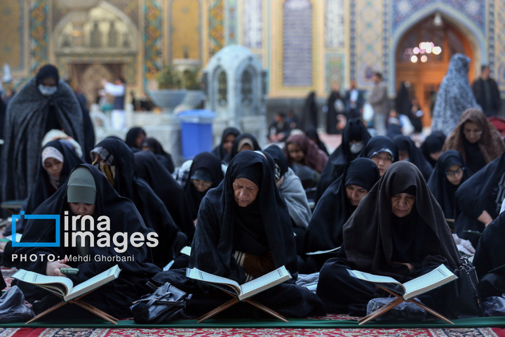 جزء خوانی قرآن در حرم امام رضا علیه‌السلام