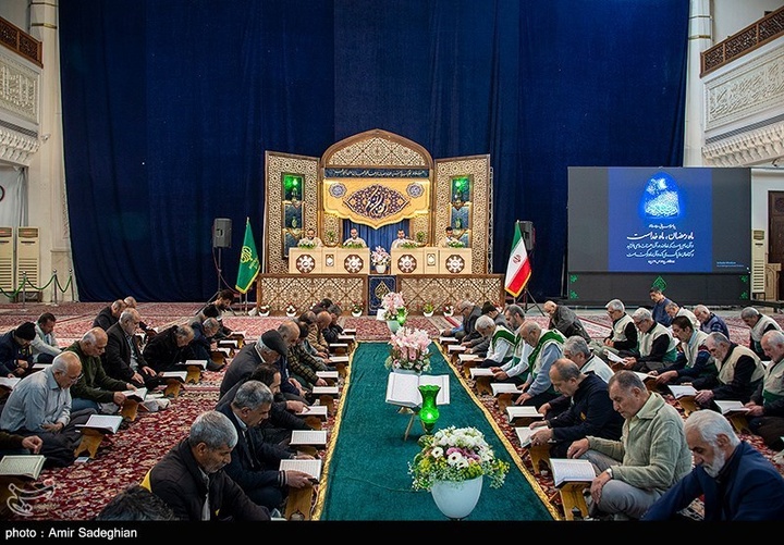 جزخوانی قرآن کریم در حرم مطهر شاهچراغ علیه‌السلام