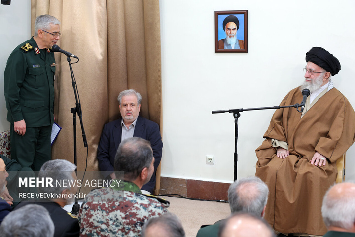 دیدار جمعی از فرماندهان نیروهای مسلح با فرمانده معظم کل قوا