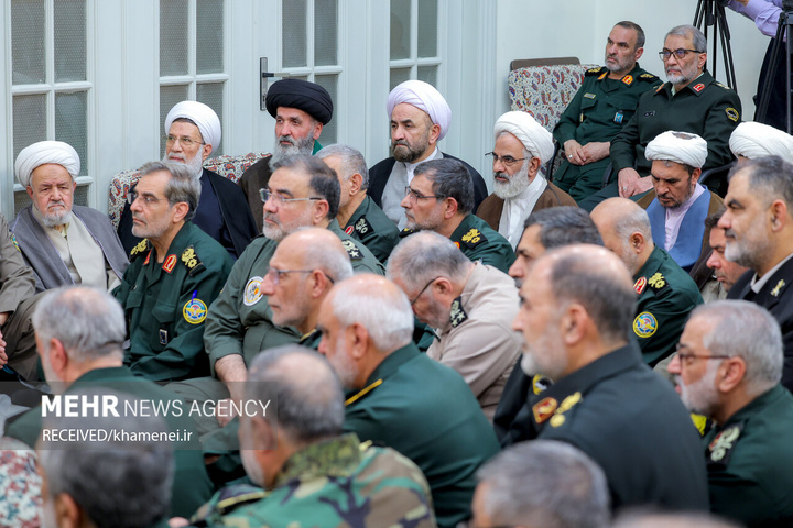 دیدار جمعی از فرماندهان نیروهای مسلح با فرمانده معظم کل قوا