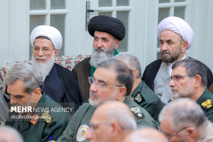 دیدار جمعی از فرماندهان نیروهای مسلح با فرمانده معظم کل قوا