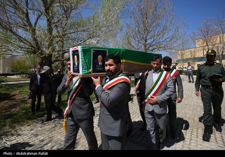 مراسم تشییع پیکر اکبر اعتماد پدر فناوری هسته‌ای ایران