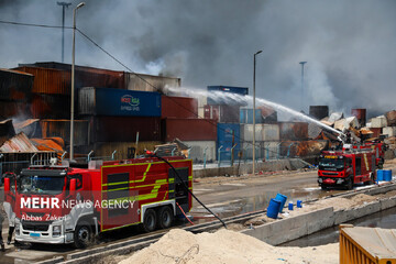 سومین روز از حادثه انفجار در اسکله شهید رجایی - بندر عباس
