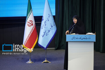مراسم تجلیل از زنان کارگر نمونه