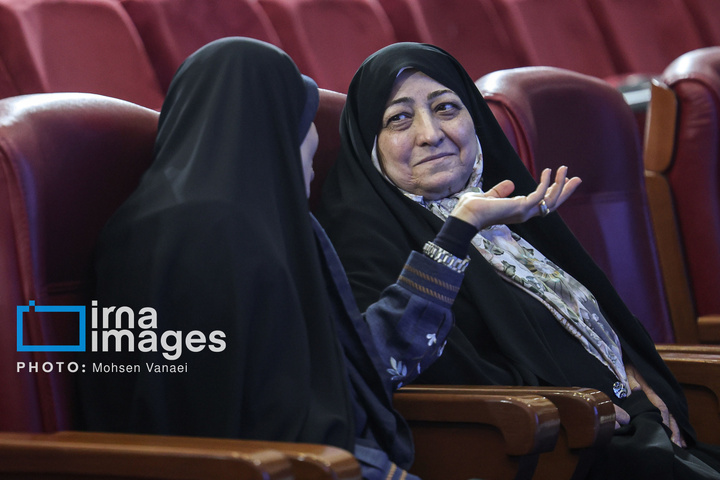 مراسم تجلیل از زنان کارگر نمونه