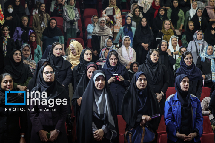 مراسم تجلیل از زنان کارگر نمونه