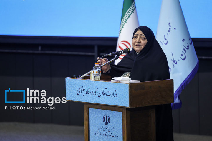 مراسم تجلیل از زنان کارگر نمونه