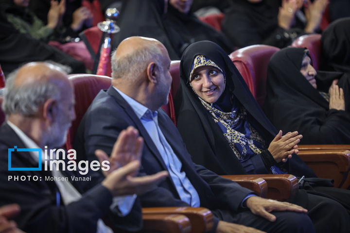 مراسم تجلیل از زنان کارگر نمونه