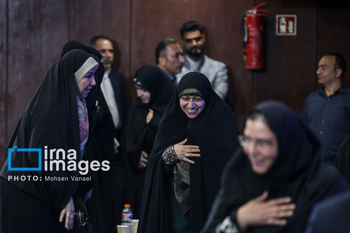 مراسم تجلیل از زنان کارگر نمونه