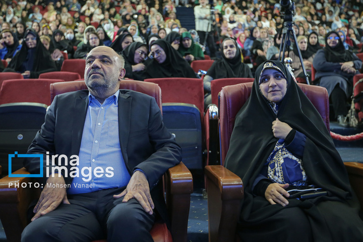 مراسم تجلیل از زنان کارگر نمونه