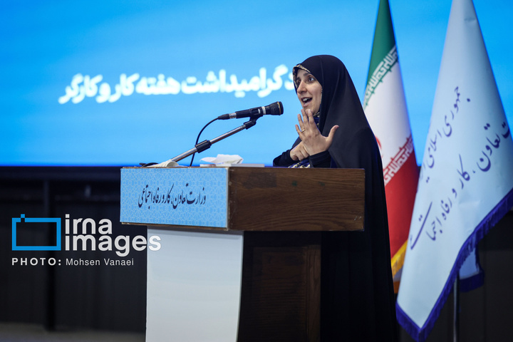 مراسم تجلیل از زنان کارگر نمونه