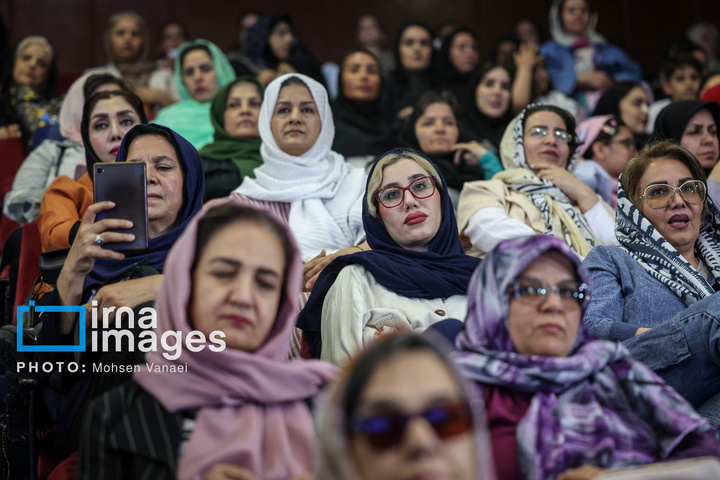 مراسم تجلیل از زنان کارگر نمونه