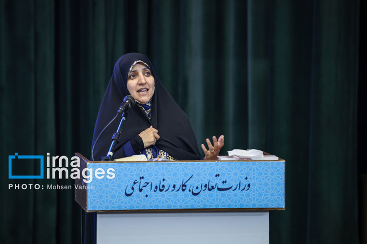 مراسم تجلیل از زنان کارگر نمونه