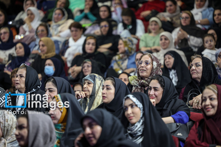 مراسم تجلیل از زنان کارگر نمونه
