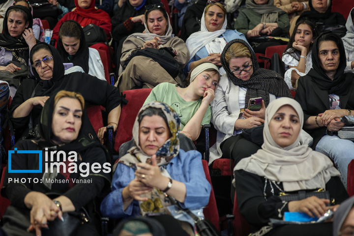 مراسم تجلیل از زنان کارگر نمونه