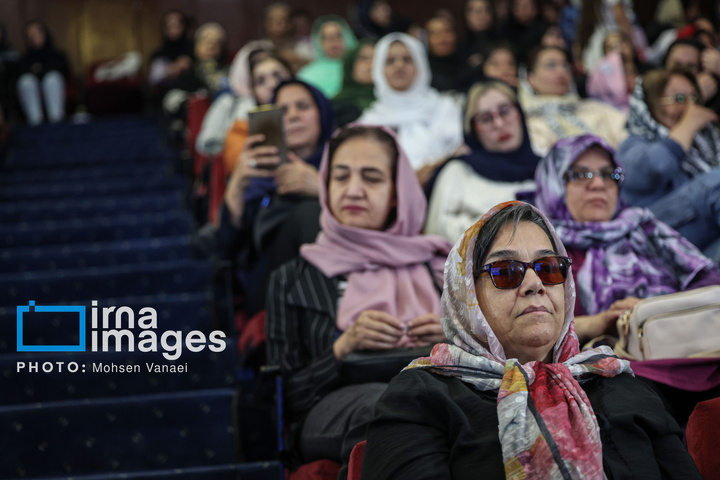 مراسم تجلیل از زنان کارگر نمونه