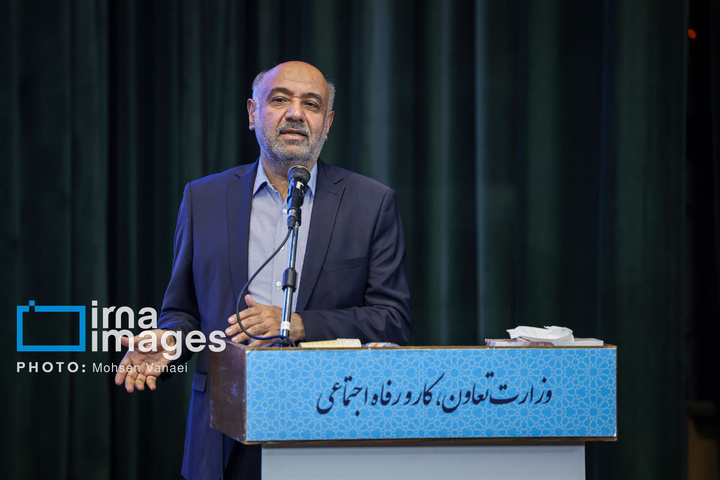 مراسم تجلیل از زنان کارگر نمونه