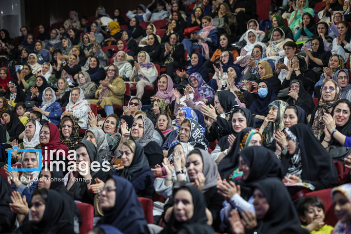 مراسم تجلیل از زنان کارگر نمونه
