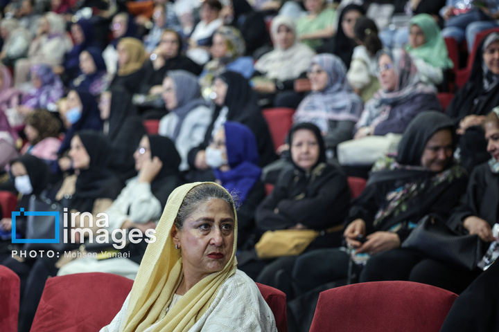 مراسم تجلیل از زنان کارگر نمونه