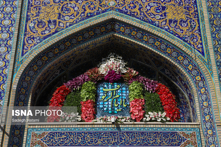 آیین تعویض پرچم گنبد حرم مطهر رضوی
